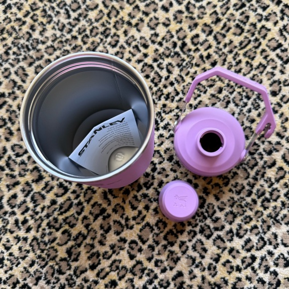 Stanley tumbler (30 oz) (NWT) - Picture 14 of 14